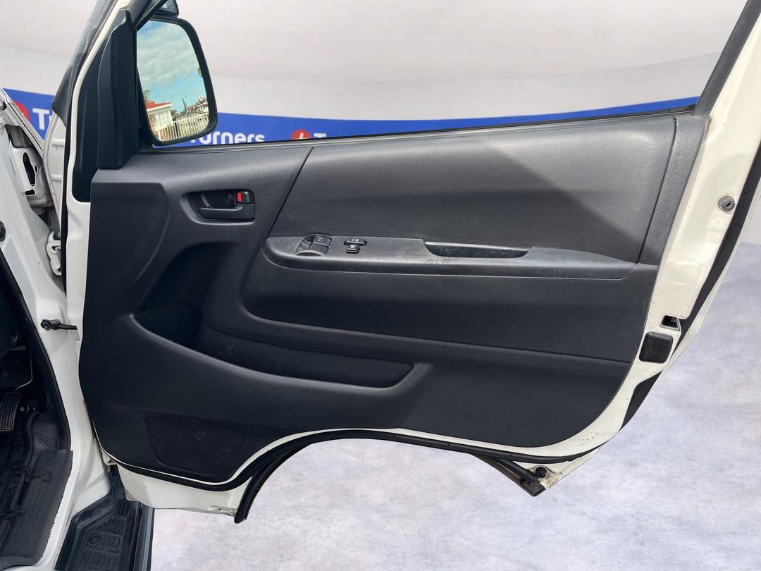 Photo '15' of Toyota Hiace