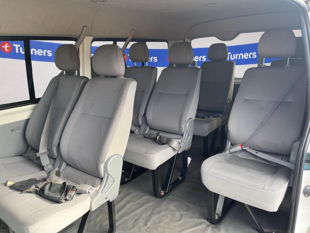 Photo '24' of Toyota Hiace