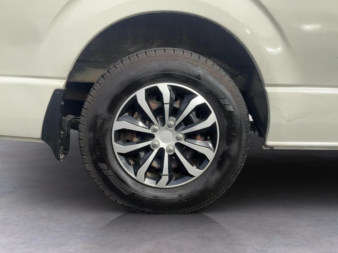 Photo '12' of Toyota Hiace