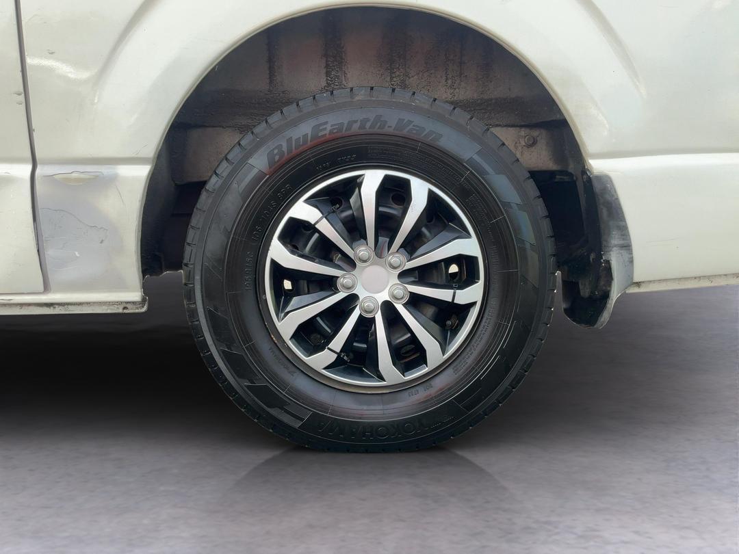 Photo '11' of Toyota Hiace