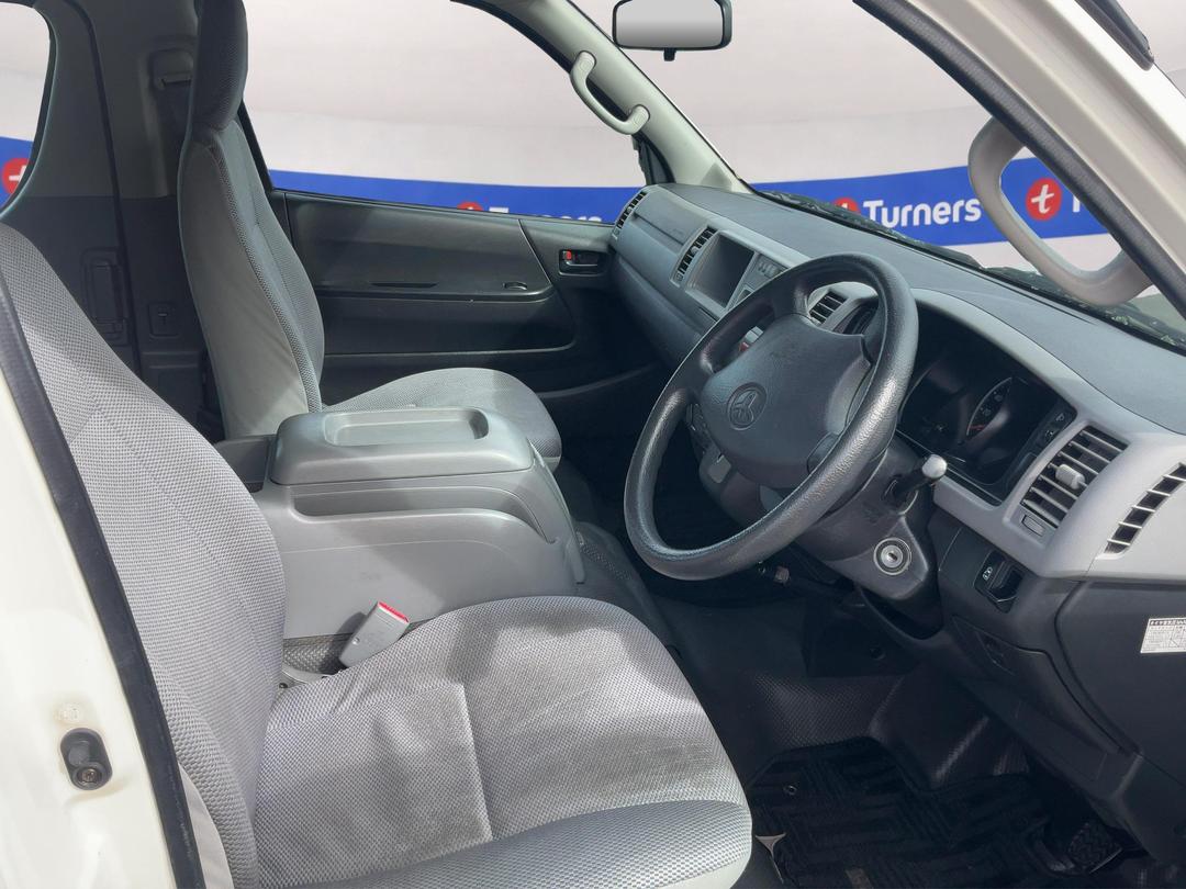 Photo '16' of Toyota Hiace