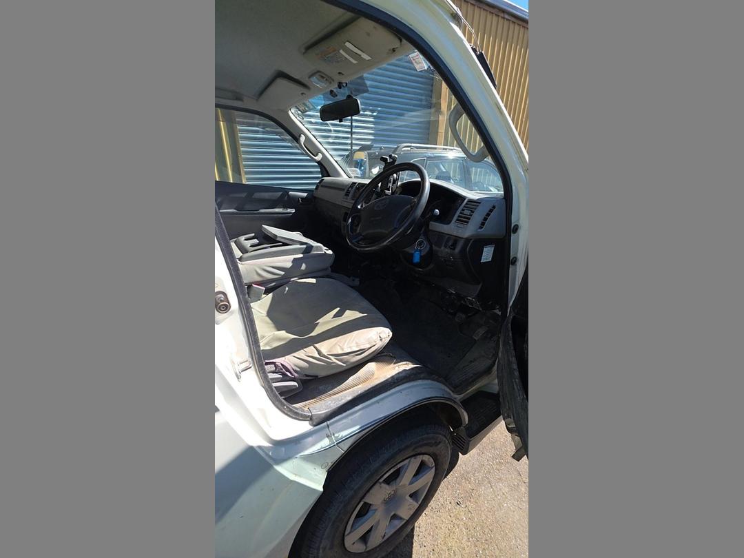 Photo '10' of Toyota Hiace Regius Photo '10' of Toyota Hiace Regius