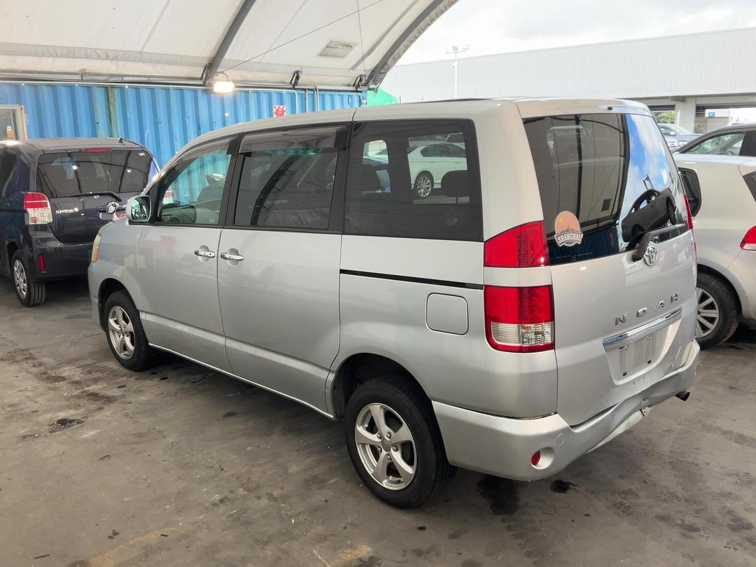 Photo '10' of Toyota Noah Photo '10' of Toyota Noah