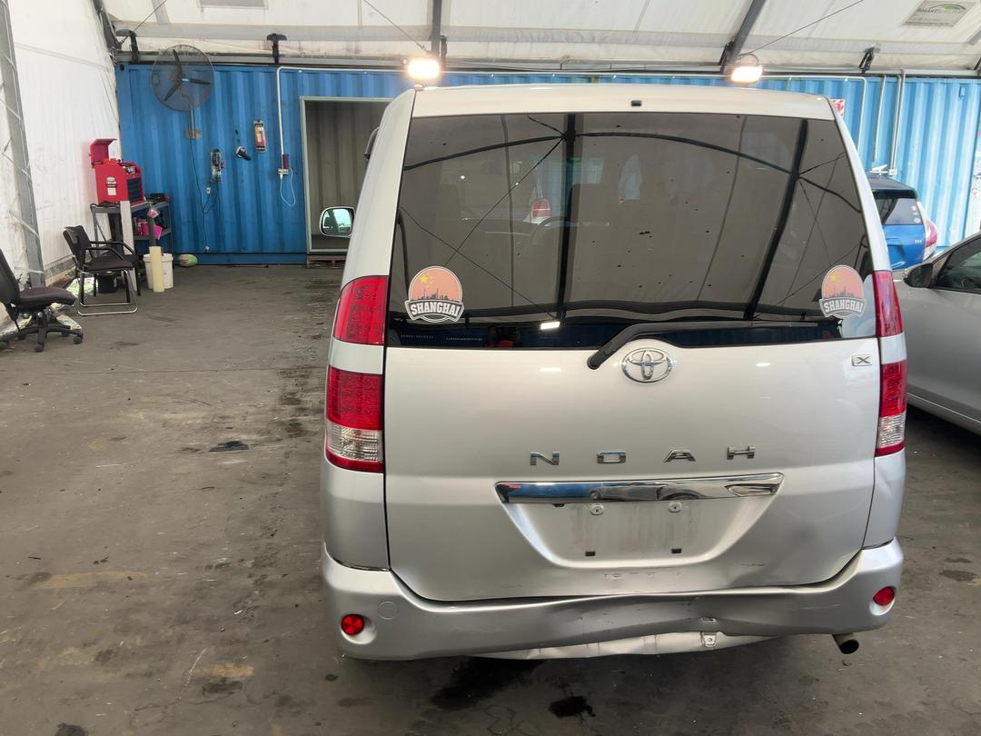Photo '12' of Toyota Noah Photo '12' of Toyota Noah