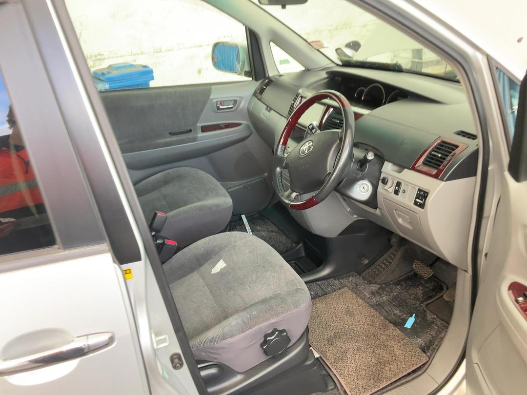 Photo '21' of Toyota Noah Photo '21' of Toyota Noah