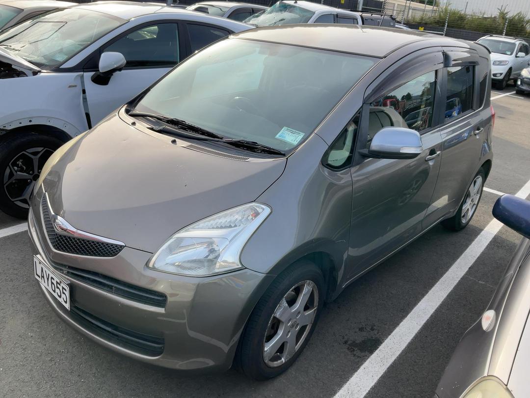 Photo '2' of Toyota Ractis