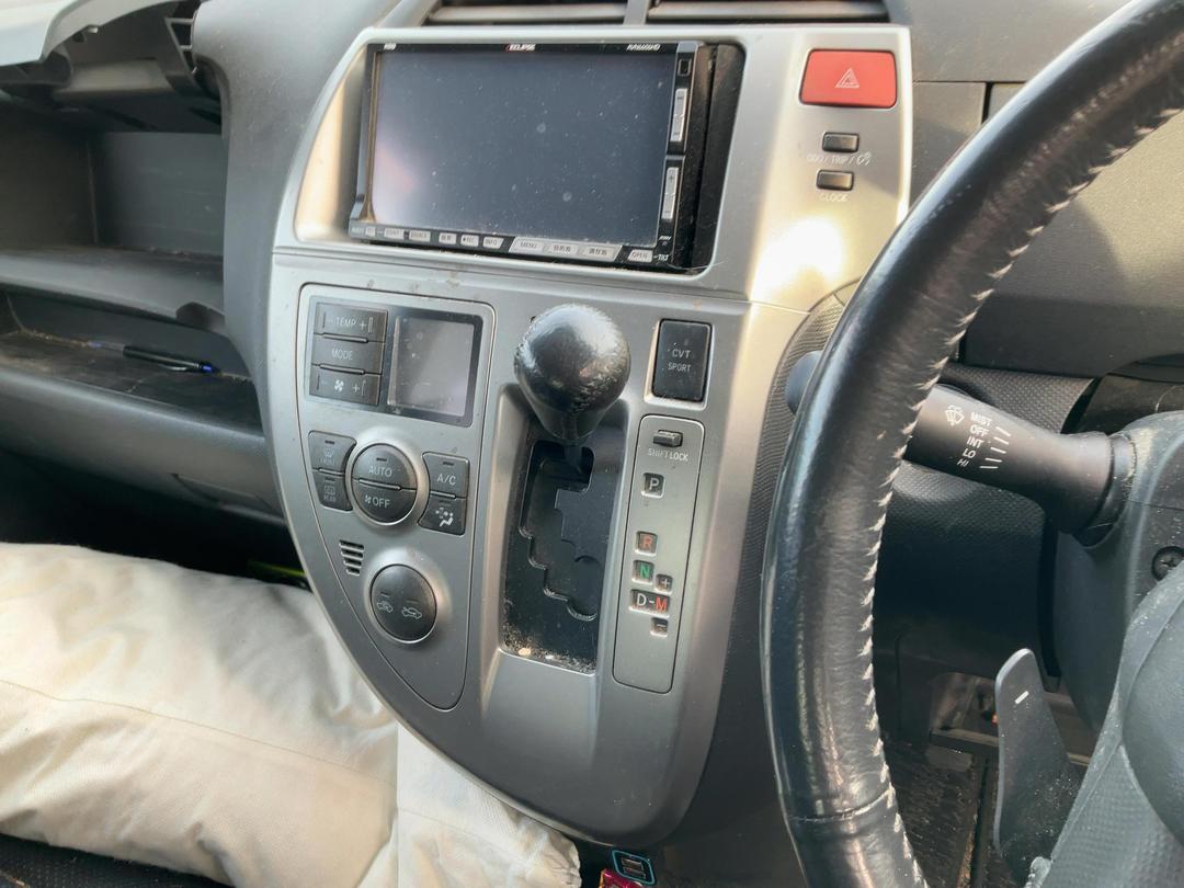 Photo '13' of Toyota Ractis