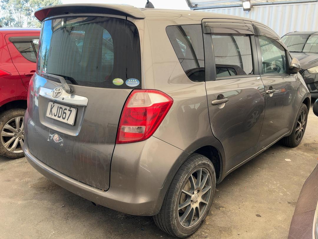 Photo '5' of Toyota Ractis Photo '5' of Toyota Ractis