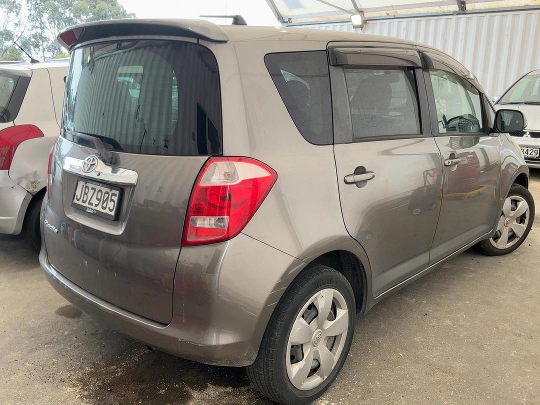 Photo '5' of Toyota Ractis Photo '5' of Toyota Ractis