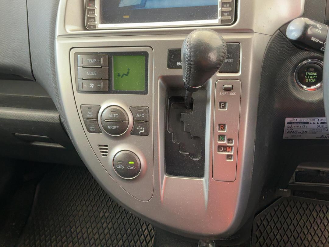 Photo '15' of Toyota Ractis Photo '15' of Toyota Ractis