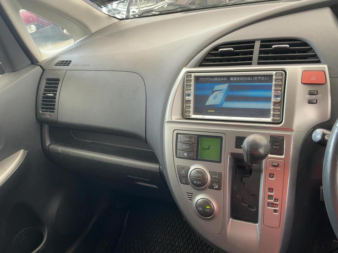 Photo '16' of Toyota Ractis Photo '16' of Toyota Ractis