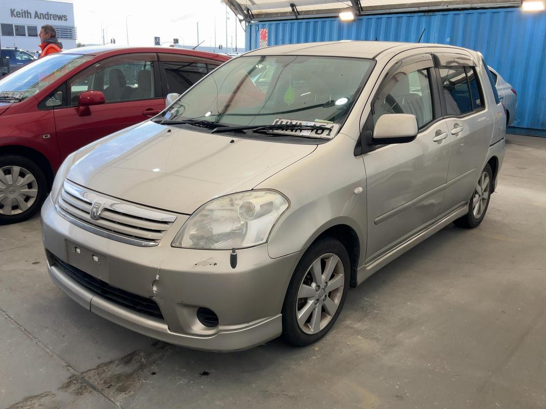 Photo '3' of Toyota Raum Photo '3' of Toyota Raum