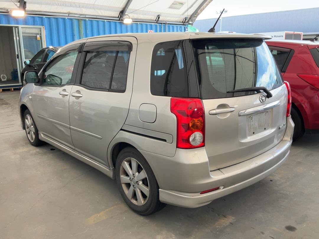 Photo '4' of Toyota Raum Photo '4' of Toyota Raum