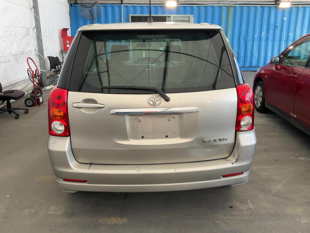 Photo '5' of Toyota Raum Photo '5' of Toyota Raum