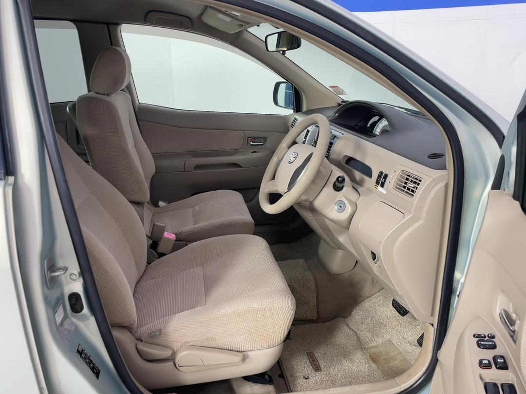 Photo '16' of Toyota Raum