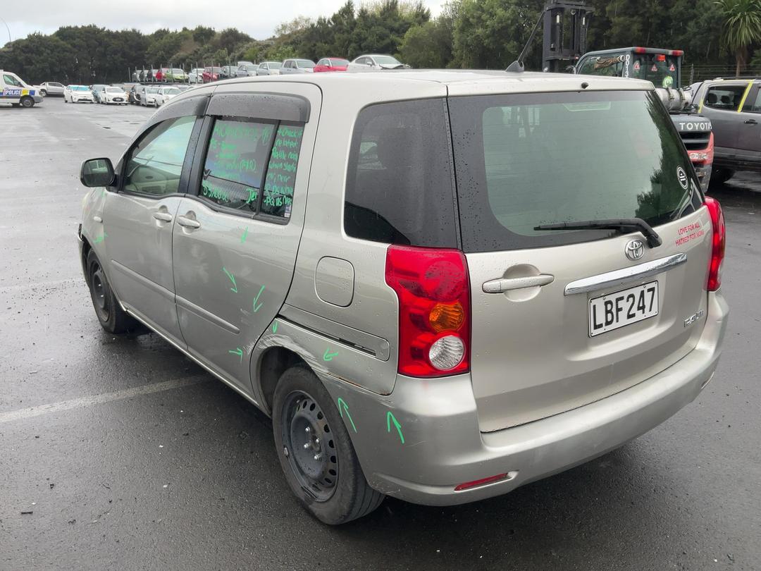 Photo '3' of Toyota Raum Photo '3' of Toyota Raum