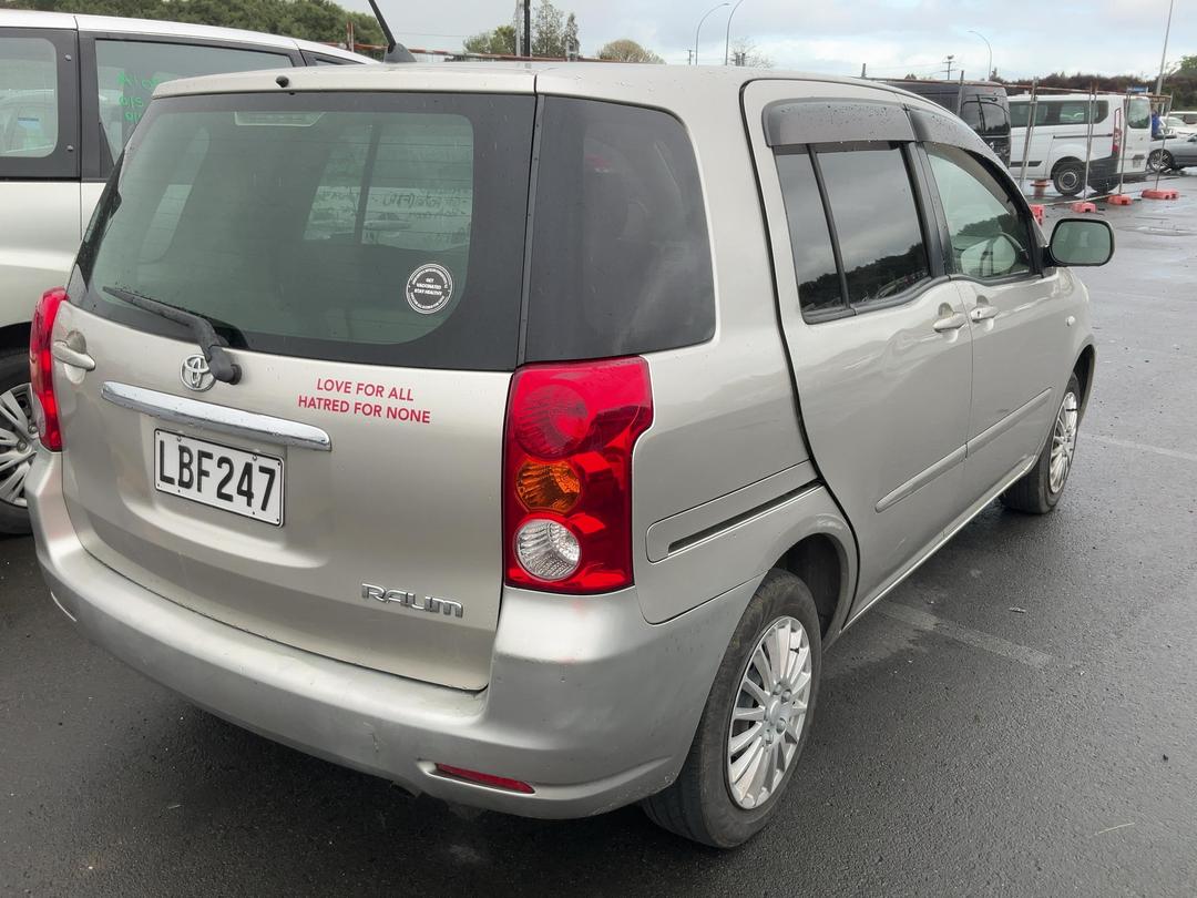Photo '4' of Toyota Raum Photo '4' of Toyota Raum