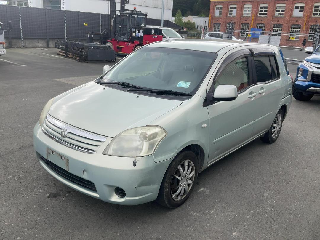 Photo '3' of Toyota Raum Photo '3' of Toyota Raum