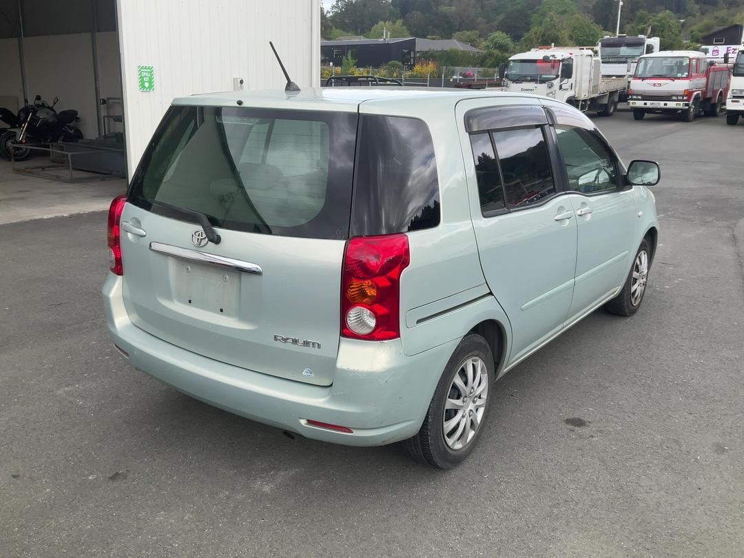 Photo '7' of Toyota Raum Photo '7' of Toyota Raum