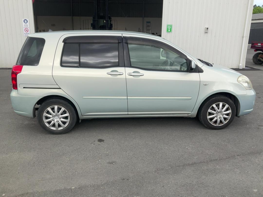 Photo '8' of Toyota Raum Photo '8' of Toyota Raum