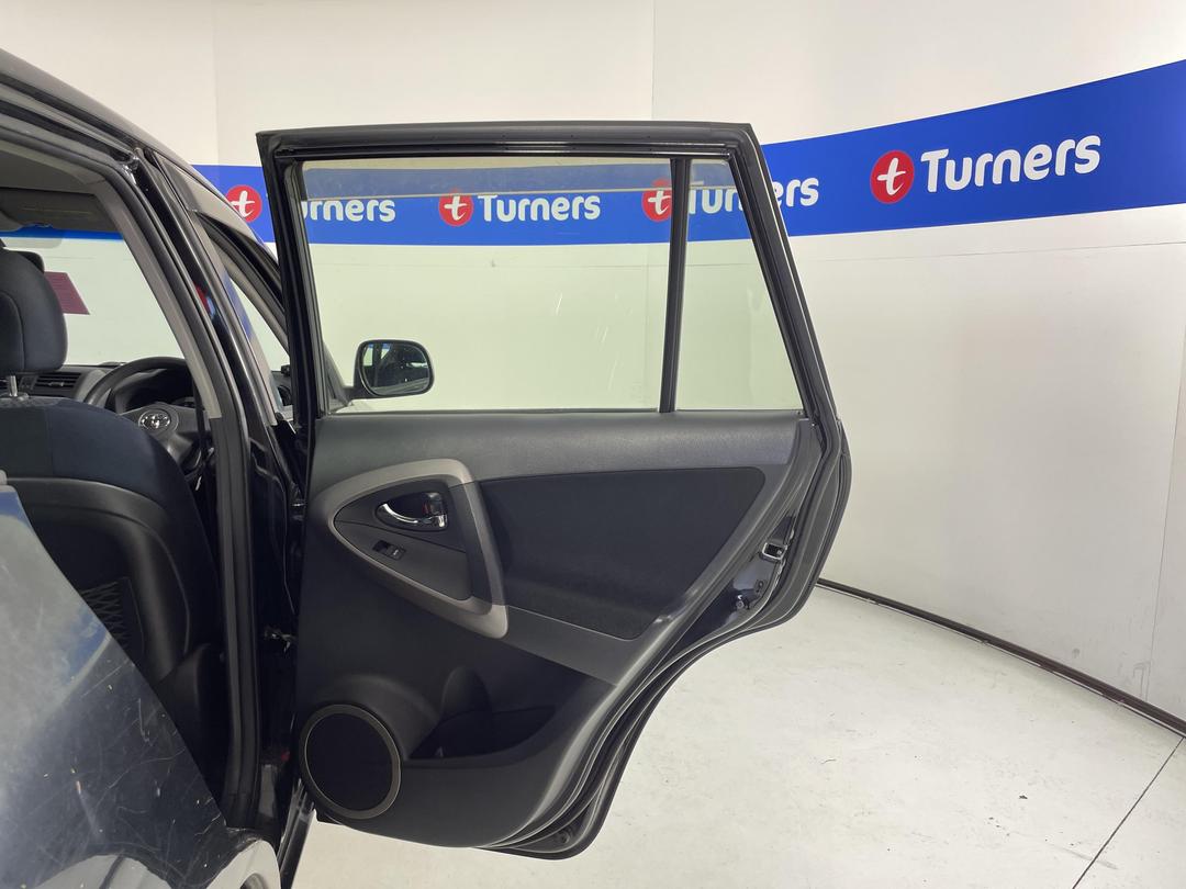 Photo '17' of Toyota Rav4