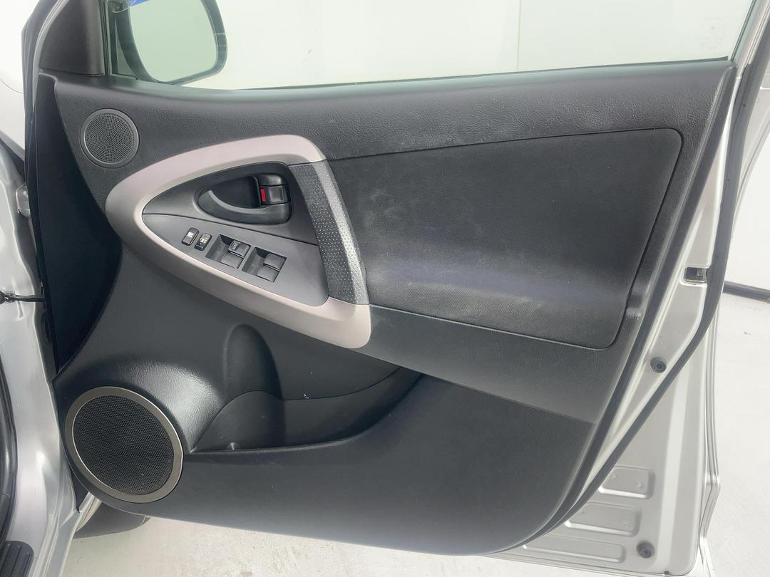 Photo '15' of Toyota Rav4