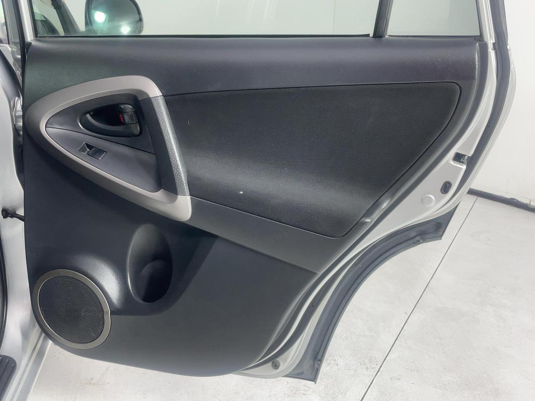 Photo '19' of Toyota Rav4