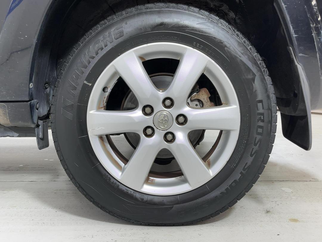 Photo '11' of Toyota Rav4