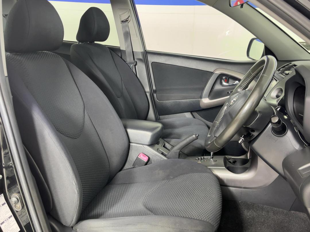 Photo '16' of Toyota Rav4