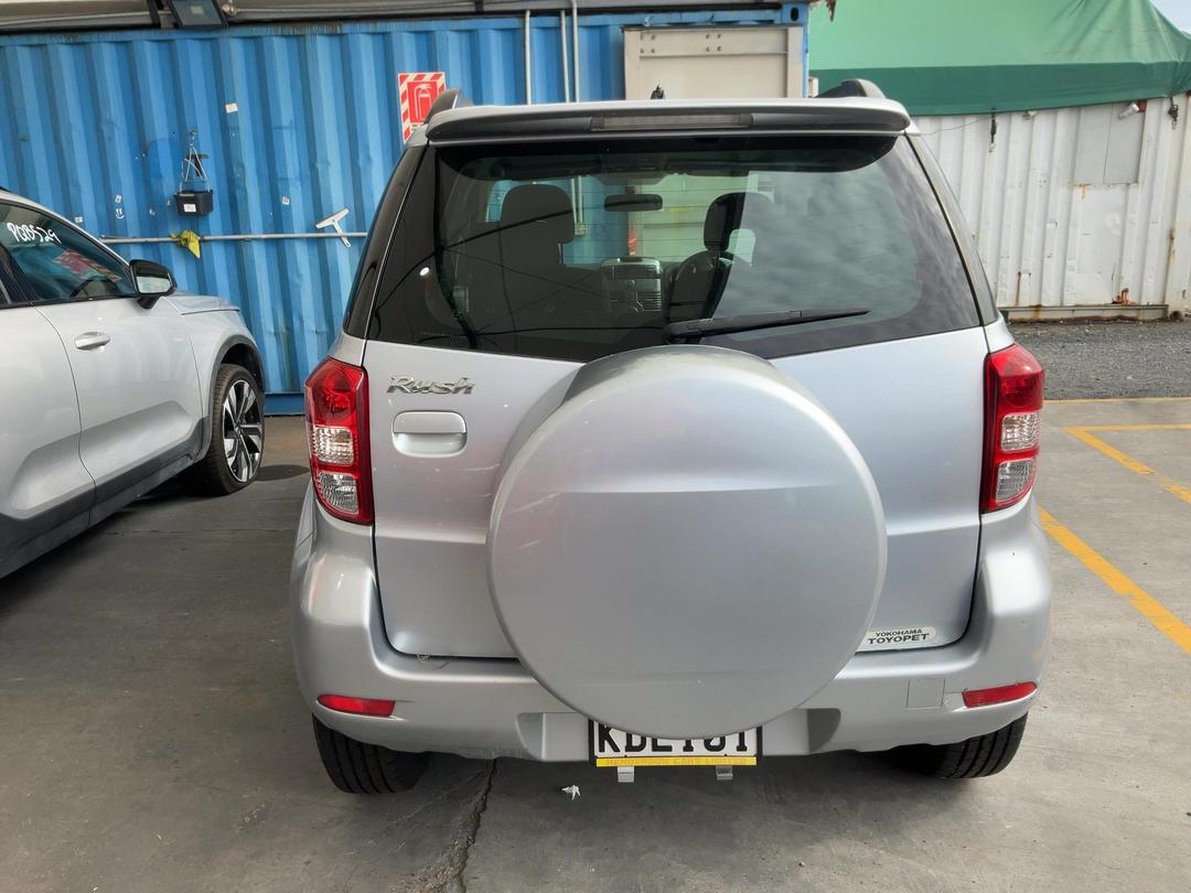 Photo '13' of Toyota Rush