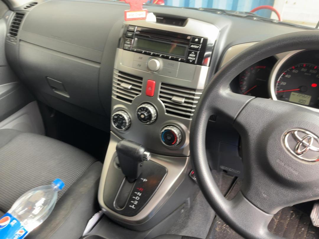 Photo '23' of Toyota Rush