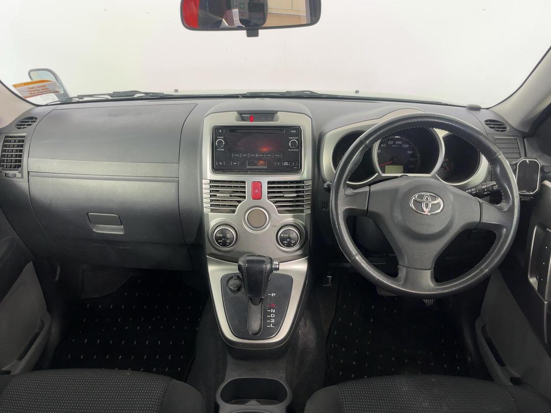 Photo '17' of Toyota Rush