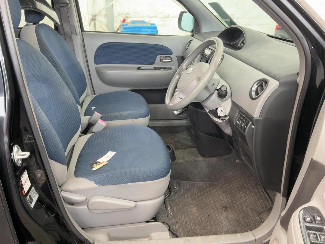 Photo '17' of Toyota Sienta Photo '17' of Toyota Sienta