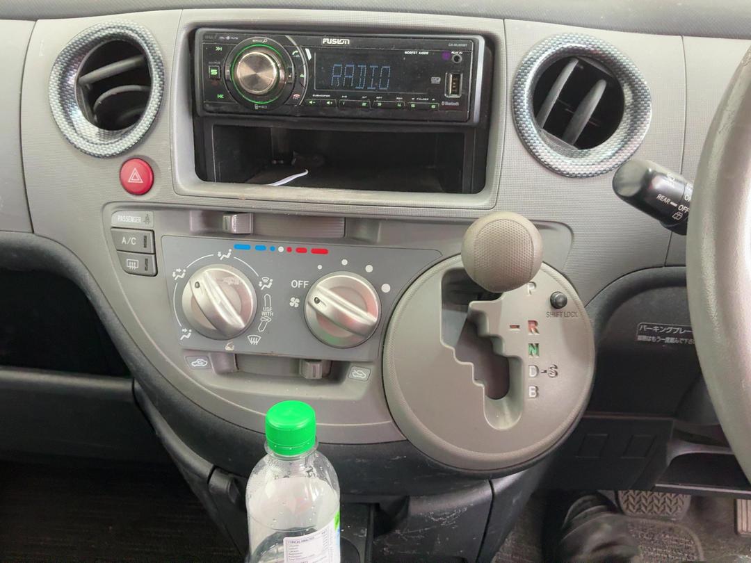 Photo '21' of Toyota Sienta Photo '21' of Toyota Sienta