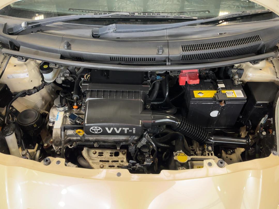Photo '13' of Toyota Vitz