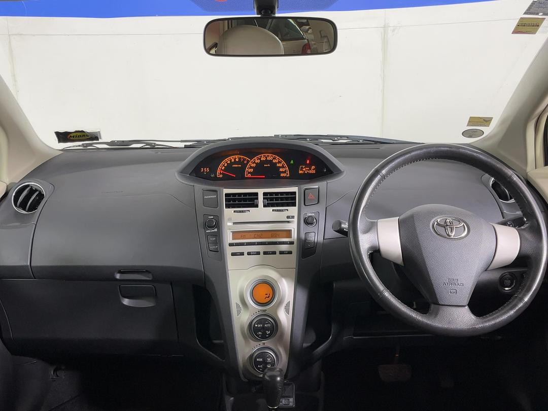 Photo '17' of Toyota Vitz