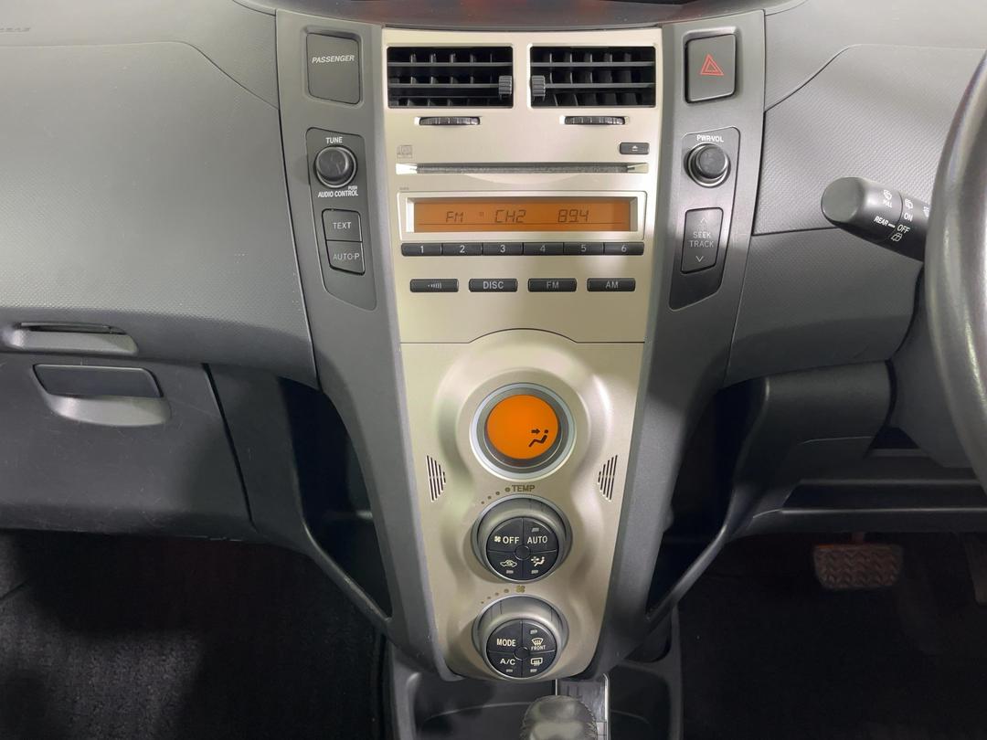 Photo '18' of Toyota Vitz