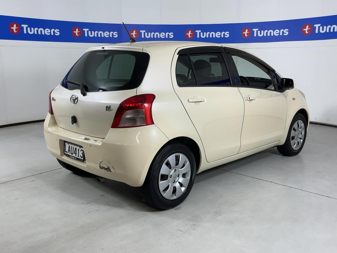 Photo '7' of Toyota Vitz