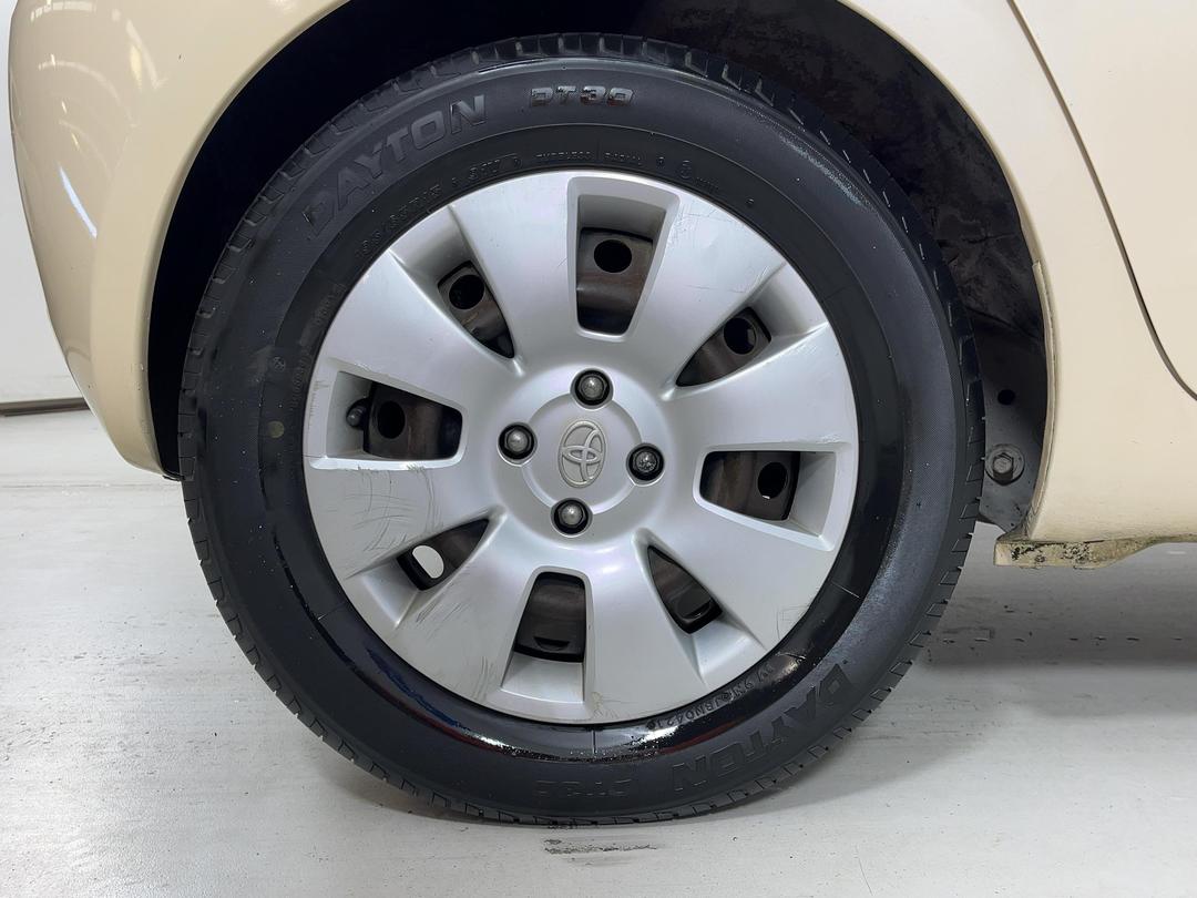 Photo '12' of Toyota Vitz