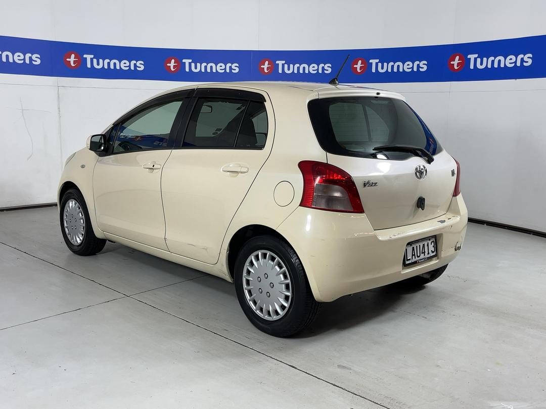 Photo '5' of Toyota Vitz