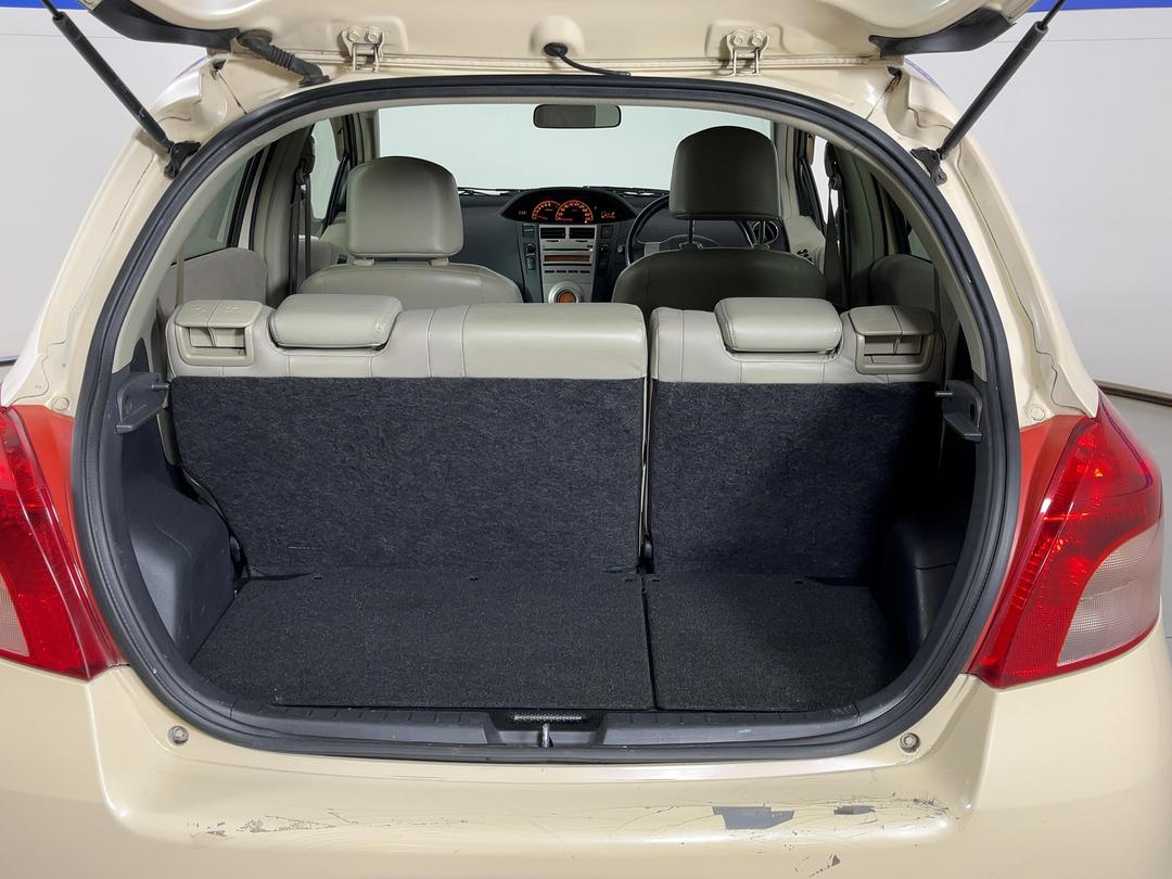 Photo '14' of Toyota Vitz