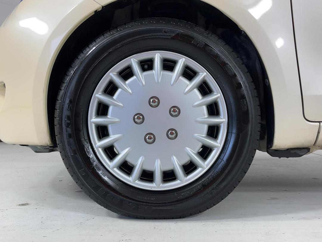 Photo '10' of Toyota Vitz