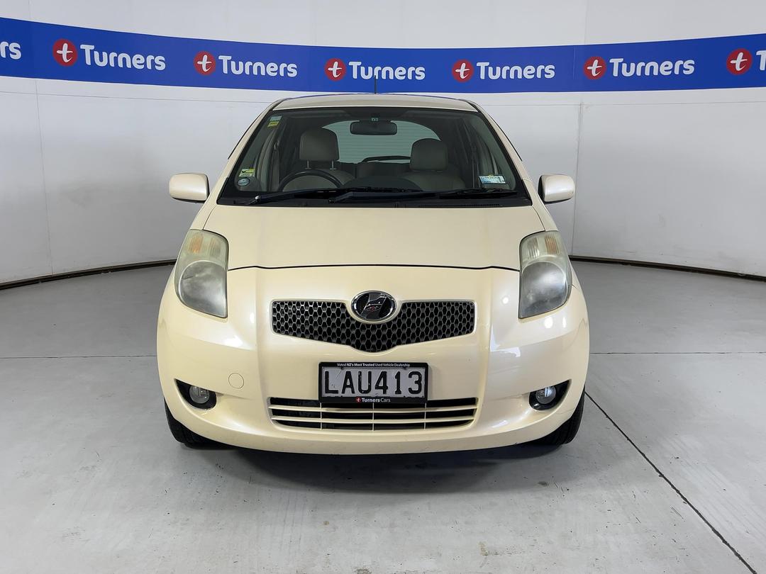Photo '2' of Toyota Vitz