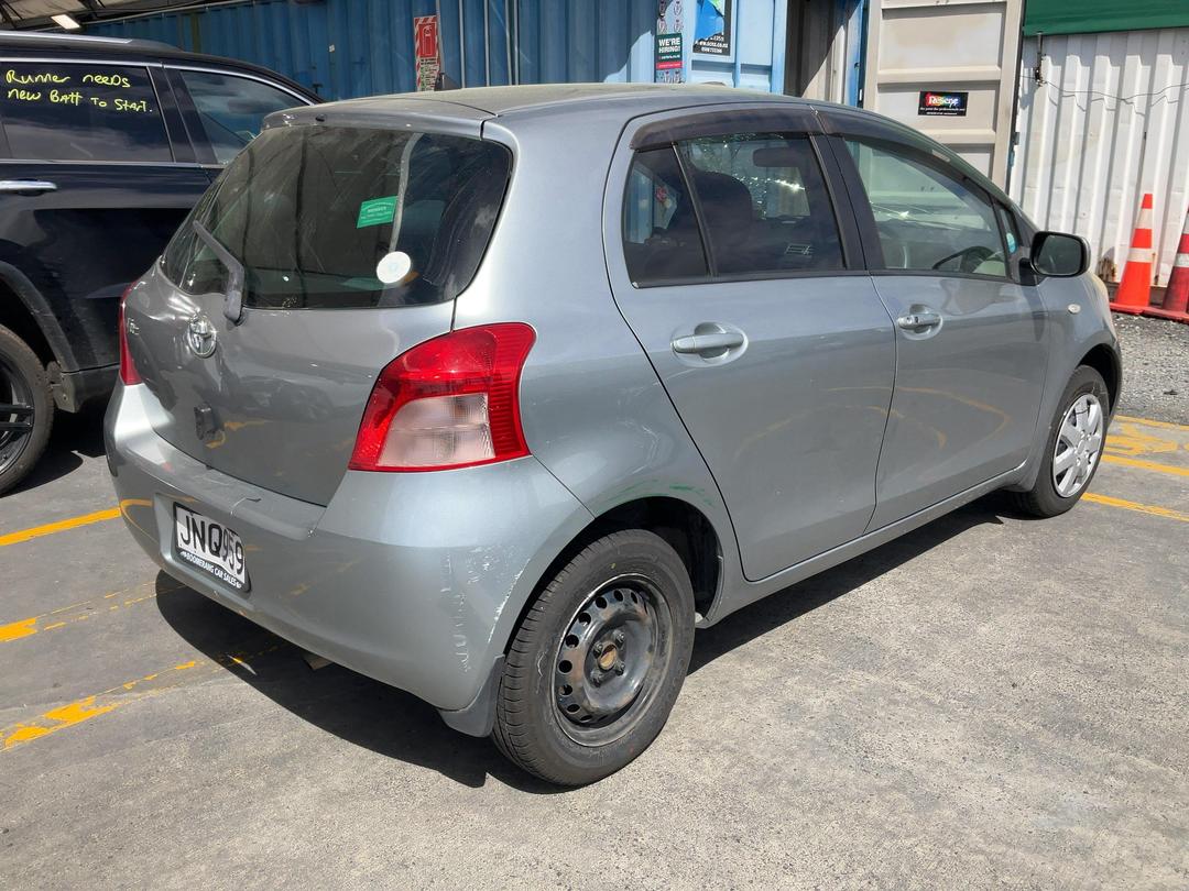 Photo '6' of Toyota Vitz Photo '6' of Toyota Vitz