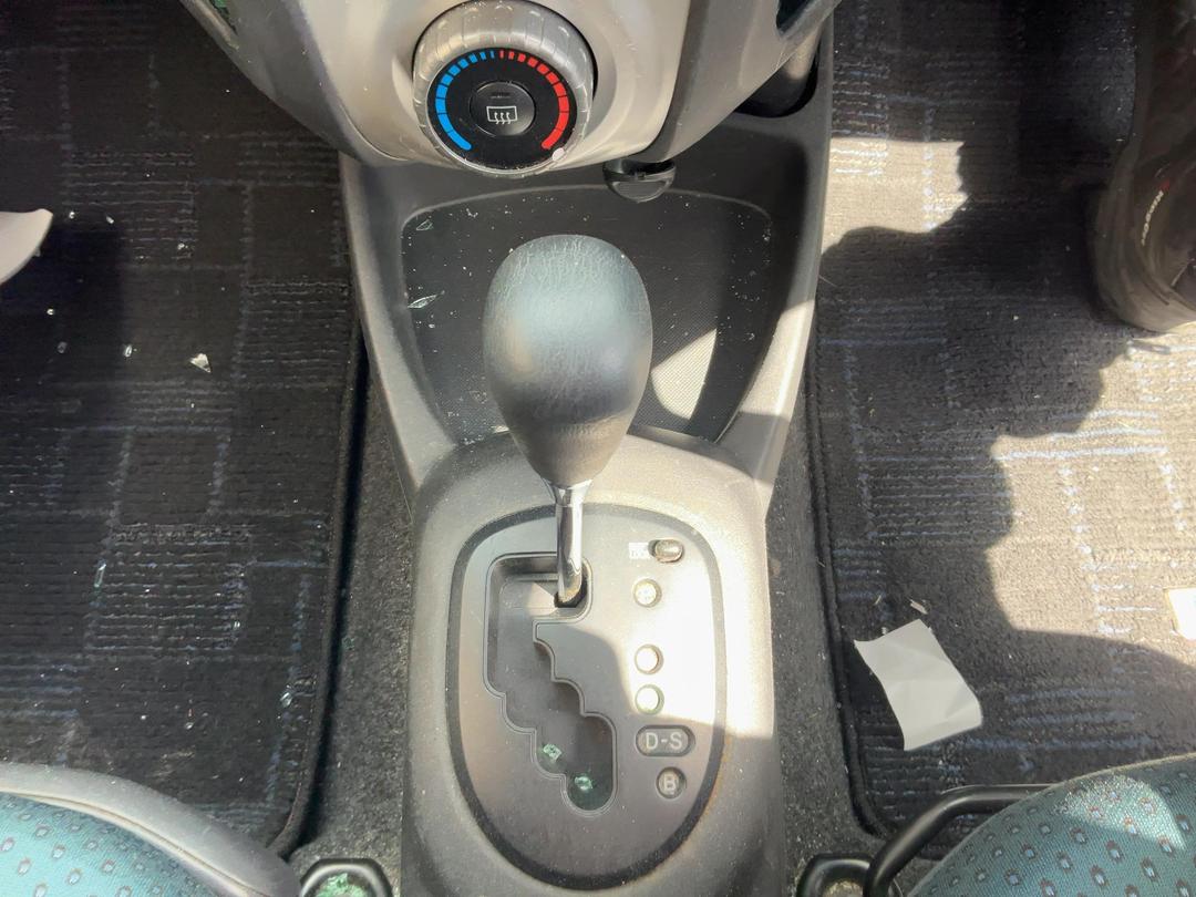 Photo '12' of Toyota Vitz Photo '12' of Toyota Vitz
