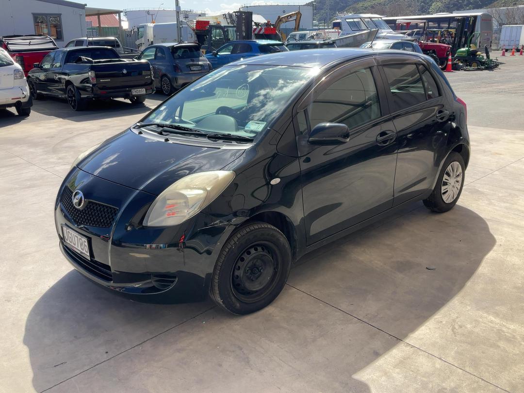 Photo '4' of Toyota Vitz Photo '4' of Toyota Vitz