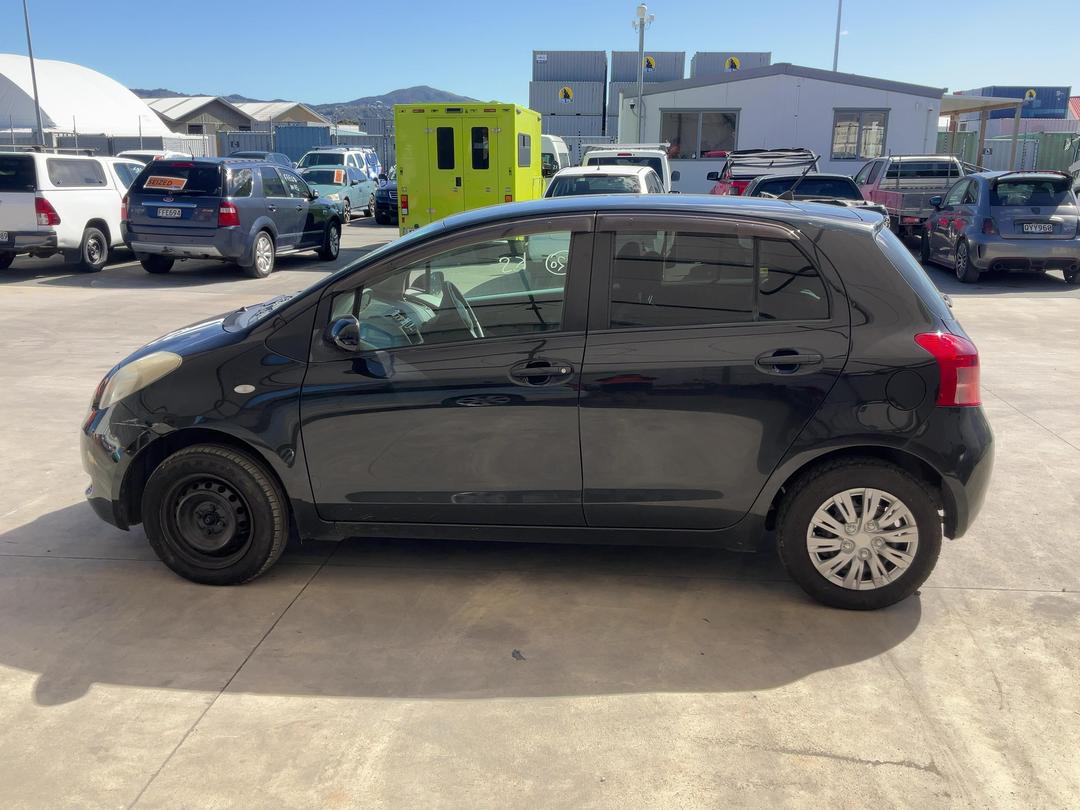 Photo '5' of Toyota Vitz Photo '5' of Toyota Vitz