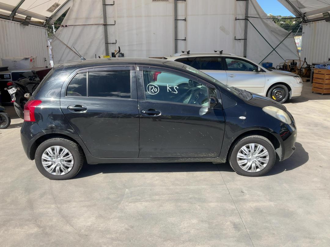 Photo '9' of Toyota Vitz Photo '9' of Toyota Vitz