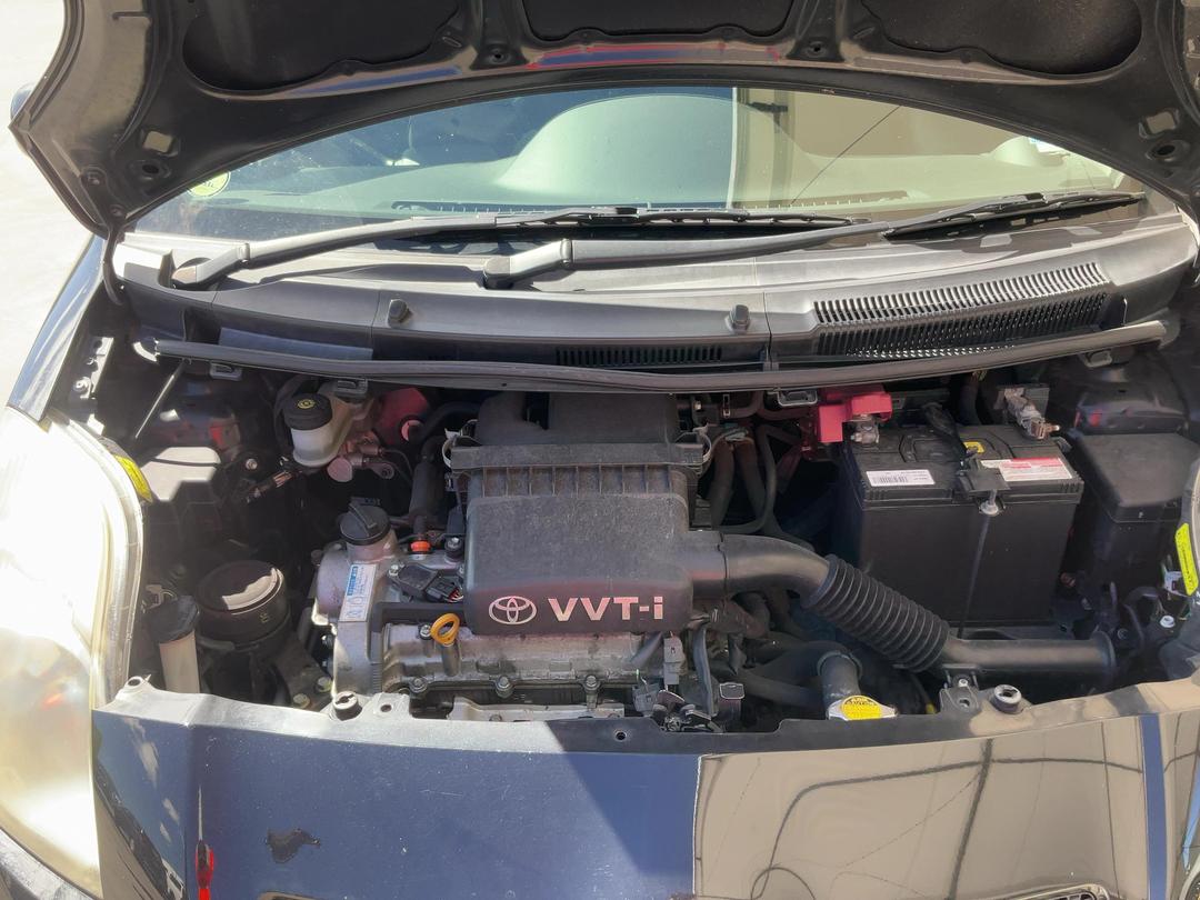 Photo '2' of Toyota Vitz Photo '2' of Toyota Vitz