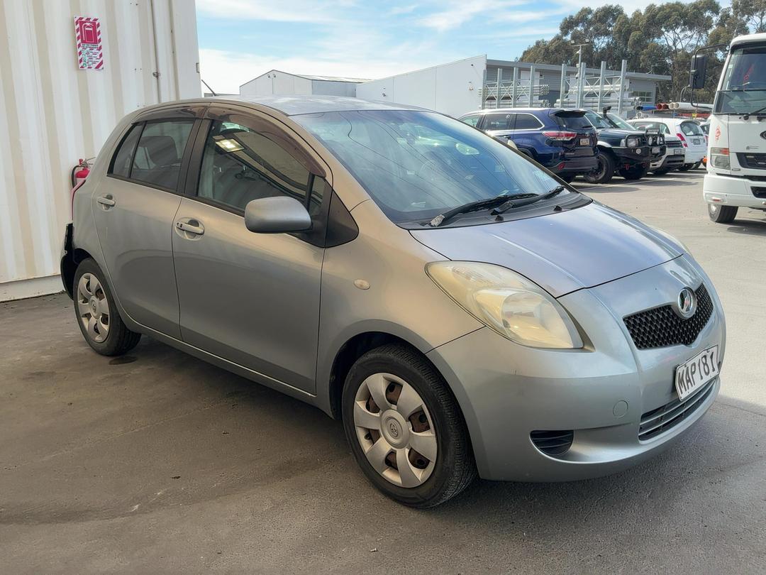 Photo '2' of Toyota Vitz
